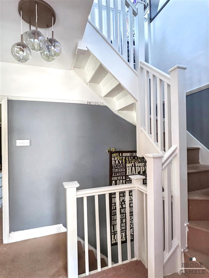 4 Bedroom House. Longland Road in Eastbourne,  19